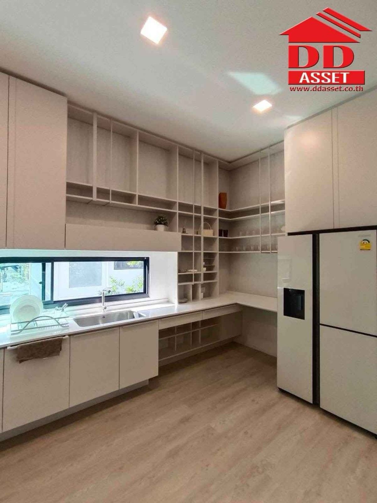 For RentHousePattanakan, Srinakarin : VIVE Village, Krungthep Kreetha, behind Wellington School, Code: H8183