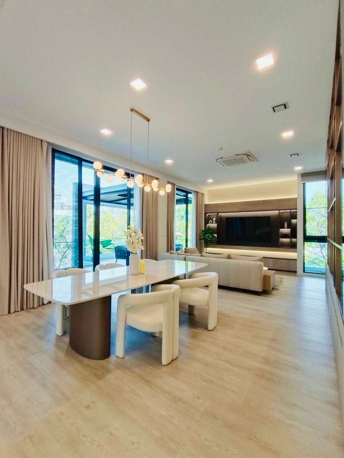 For RentHousePattanakan, Srinakarin : VIVE Village, Krungthep Kreetha, behind Wellington School, Code: H8183