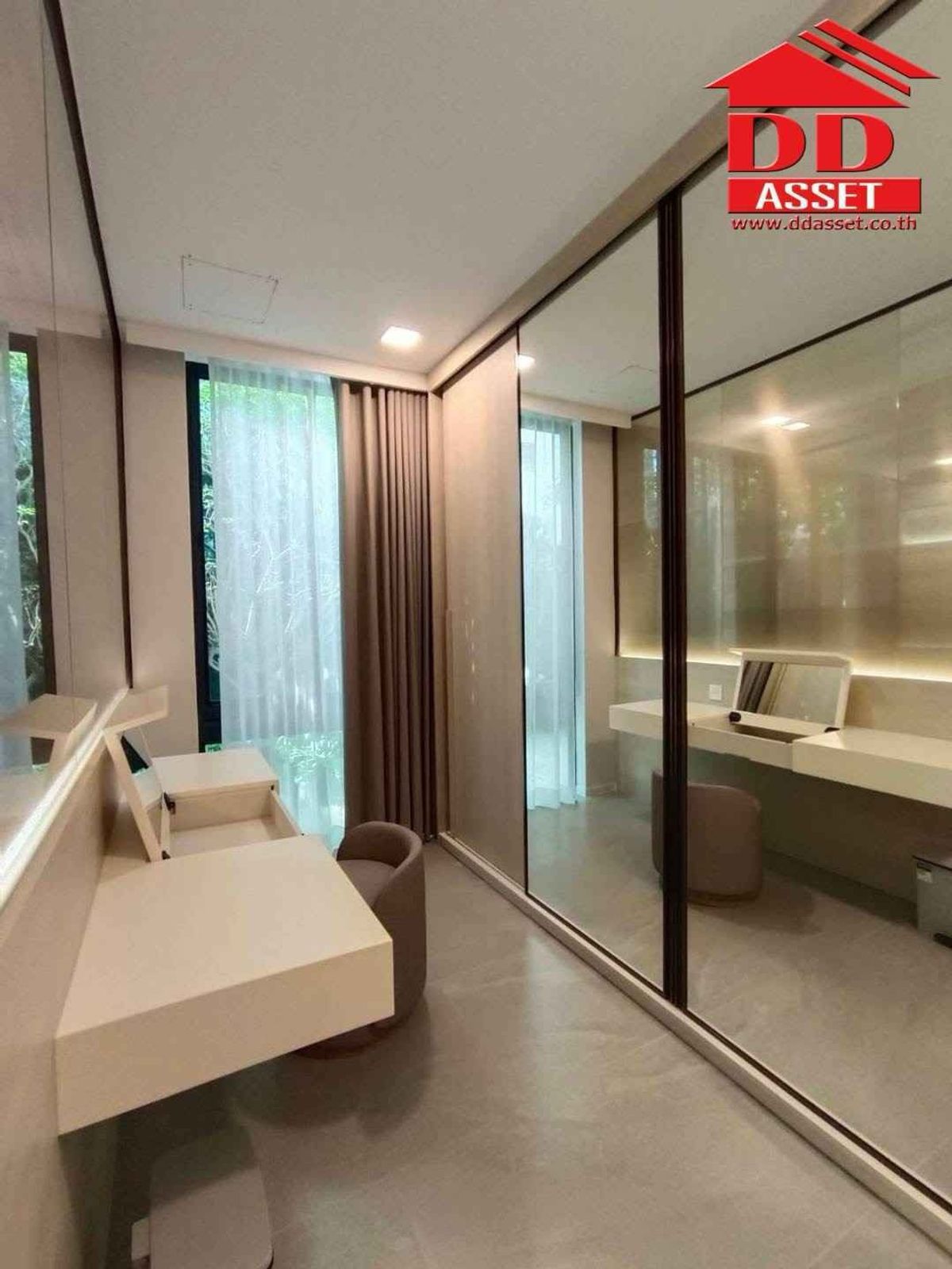 For RentHousePattanakan, Srinakarin : VIVE Village, Krungthep Kreetha, behind Wellington School, Code: H8183