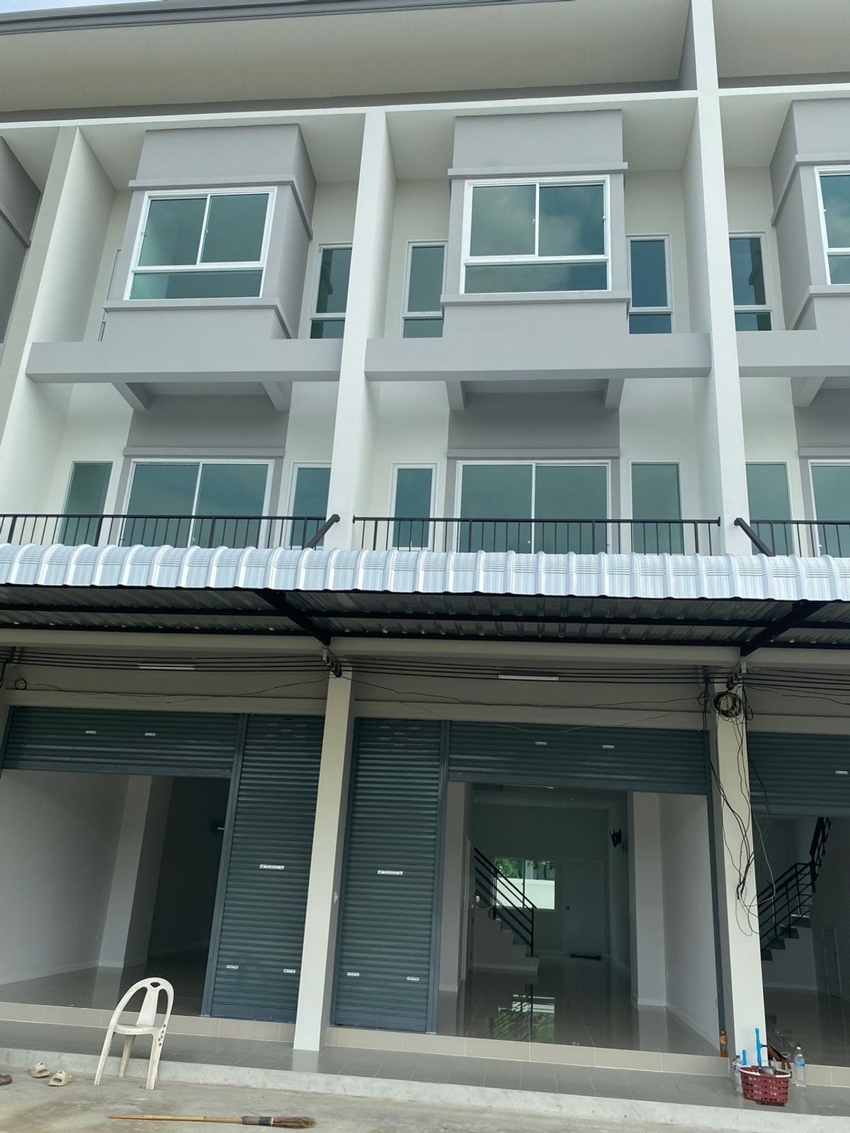 For SaleHome OfficePathum Thani,Rangsit, Thammasat : Shop house with room barrier and tiles