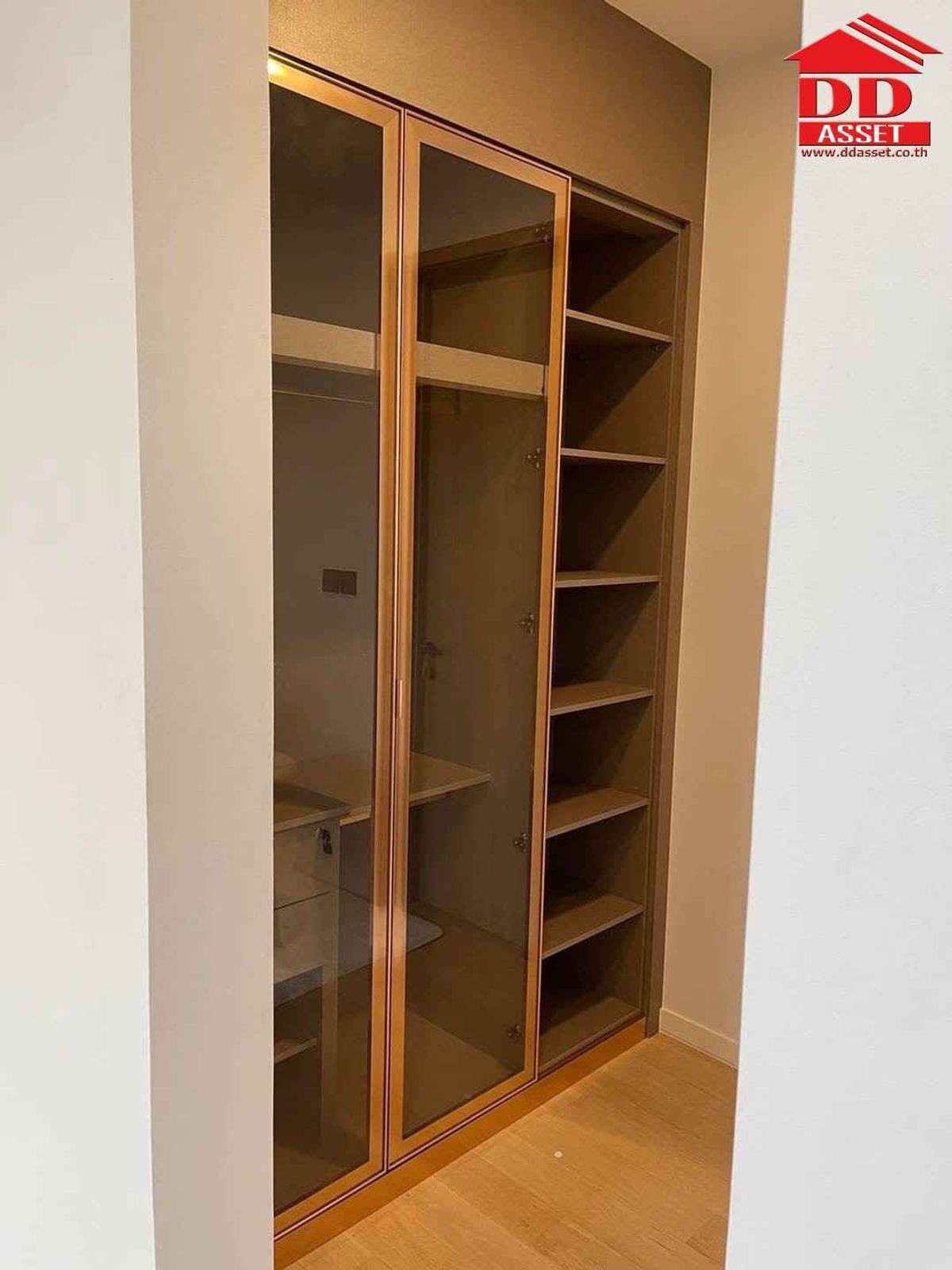 ให้เช่าบ้านเลียบทางด่วนรามอินทรา : For Rent บ้าน 3 ชั้น มีลิฟต์ โครงการ Vive เอกมัย รามอินทรา รหัส : H8179