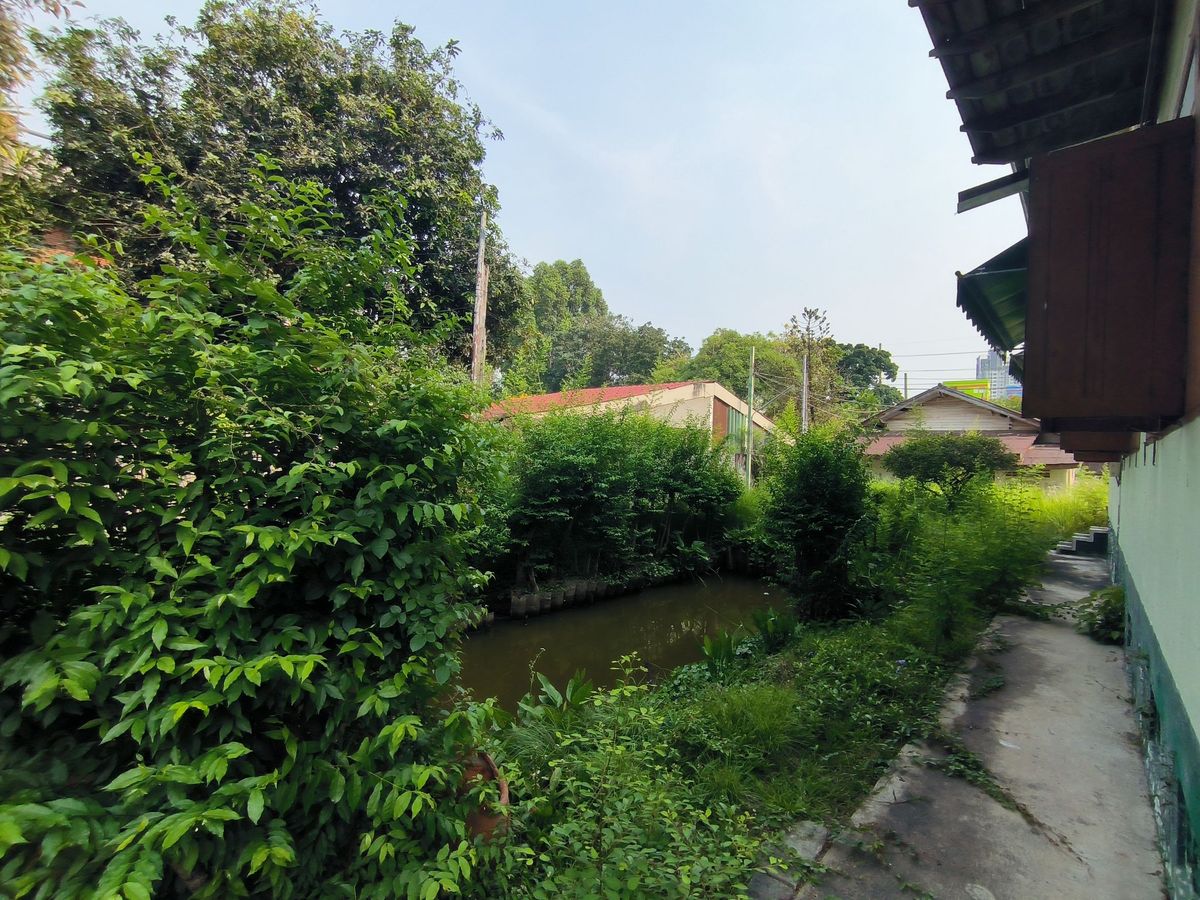 For SaleLandWongwianyai, Charoennakor : Land for sale, 374 sq.w. near the city, less than 10 min to Icon Siam and Sathorn Road