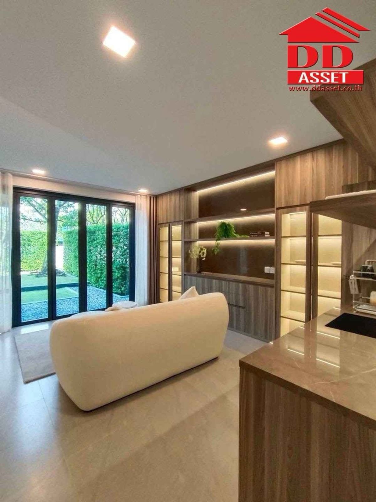 For RentHousePattanakan, Srinakarin : VIVE Village, Krungthep Kreetha, behind Wellington School, Code: H8183