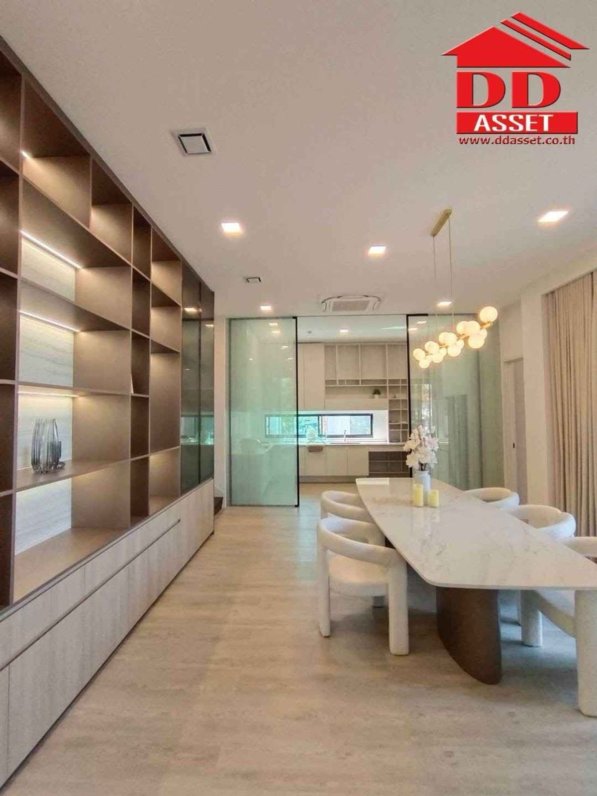 For RentHousePattanakan, Srinakarin : VIVE Village, Krungthep Kreetha, behind Wellington School, Code: H8183