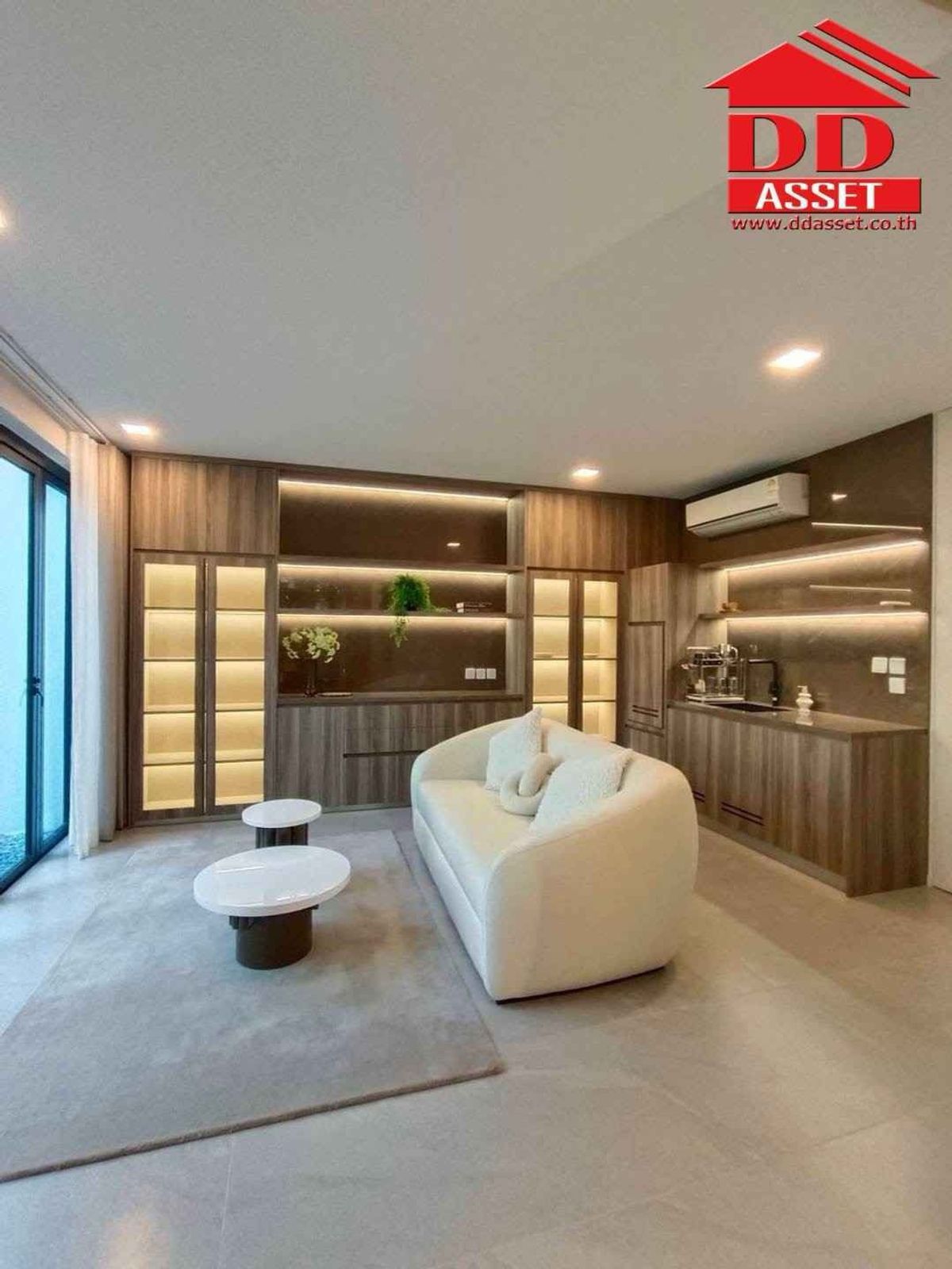 For RentHousePattanakan, Srinakarin : VIVE Village, Krungthep Kreetha, behind Wellington School, Code: H8183