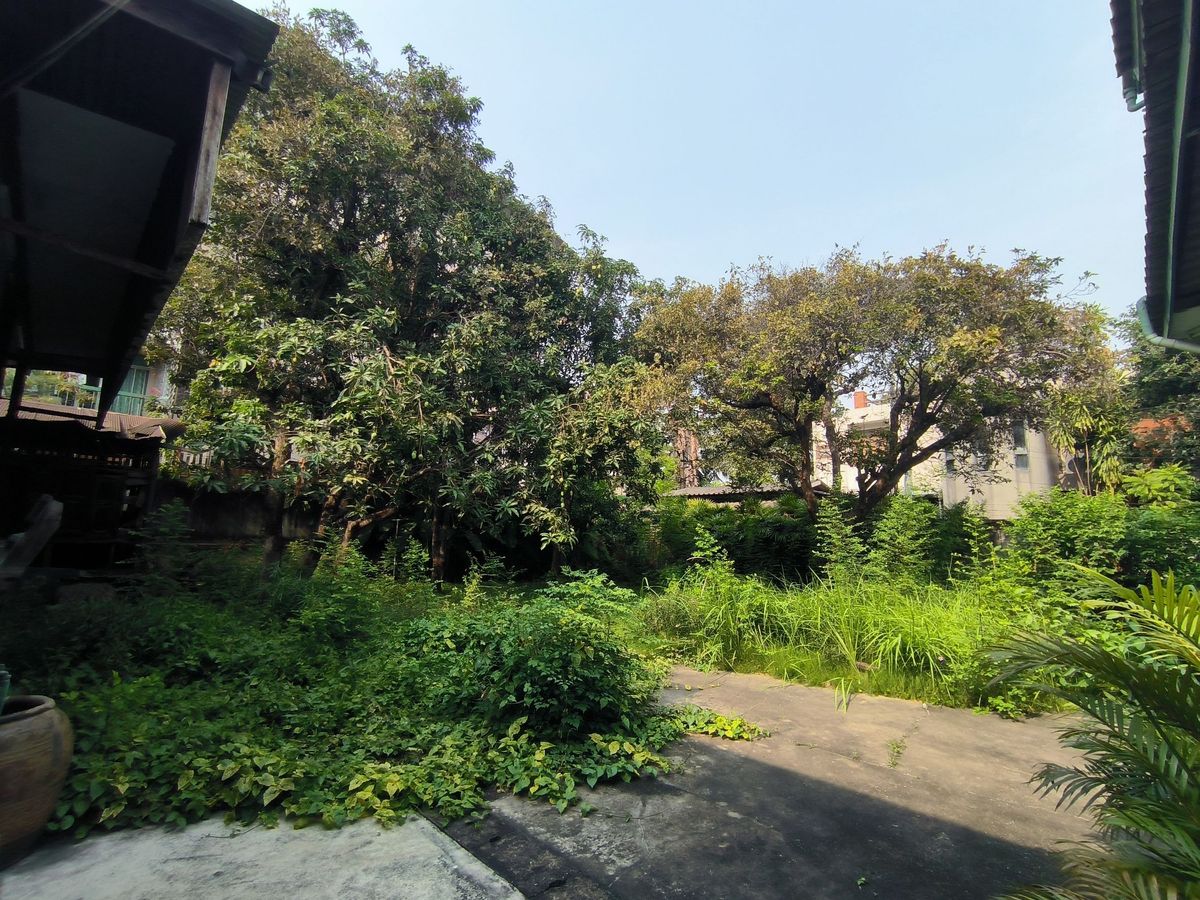 For SaleLandWongwianyai, Charoennakor : Land for sale, 374 sq.w. near the city, less than 10 min to Icon Siam and Sathorn Road