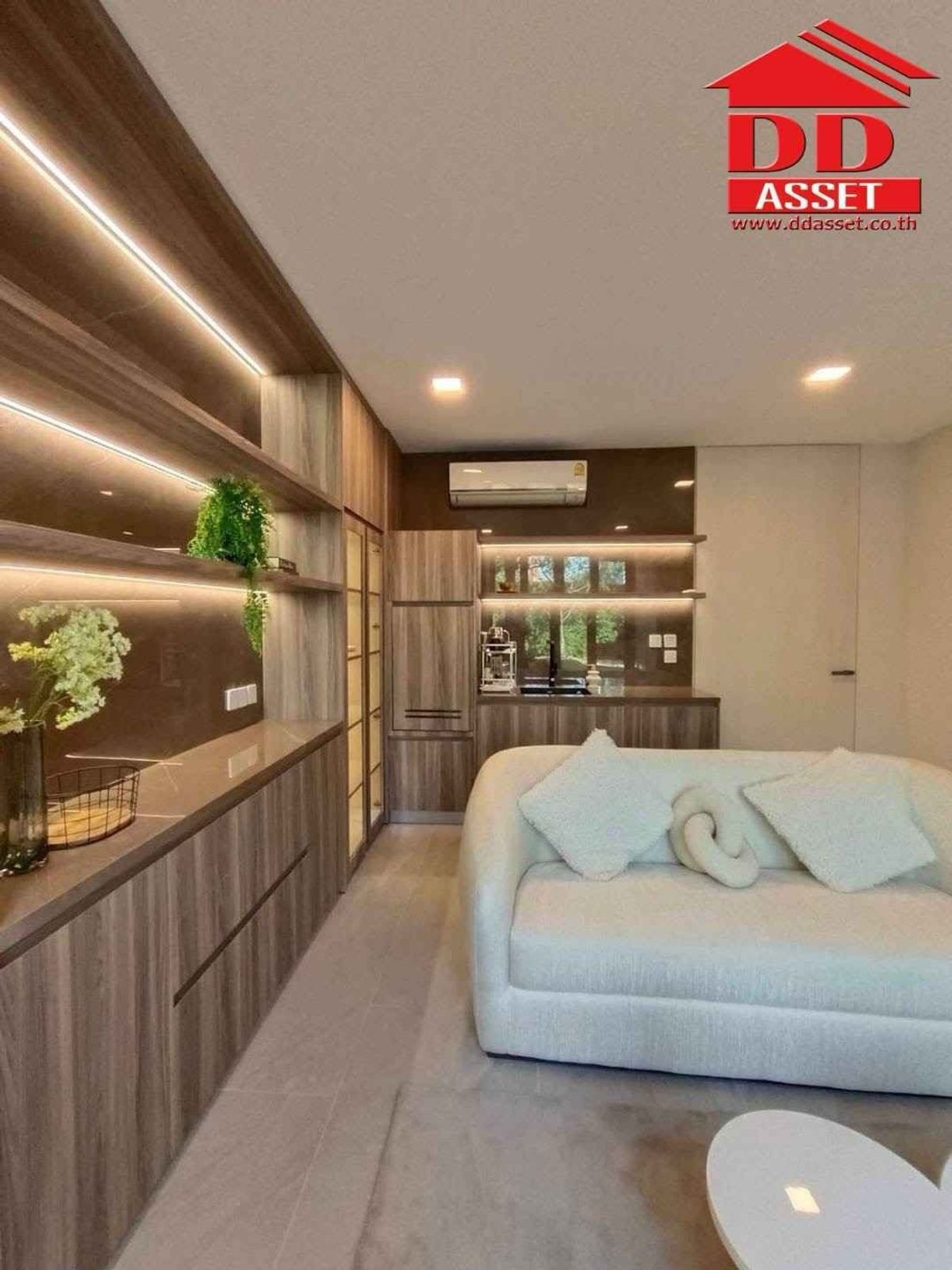 For RentHousePattanakan, Srinakarin : VIVE Village, Krungthep Kreetha, behind Wellington School, Code: H8183