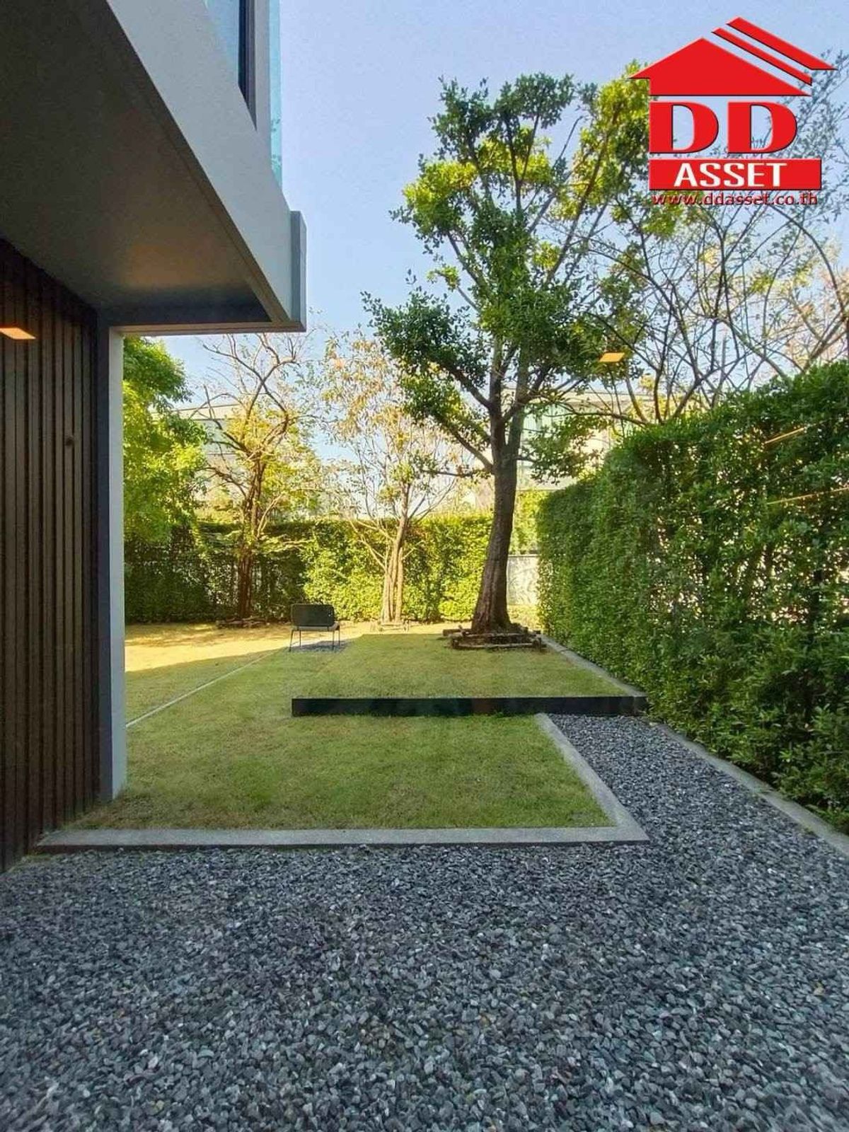 For RentHousePattanakan, Srinakarin : VIVE Village, Krungthep Kreetha, behind Wellington School, Code: H8183