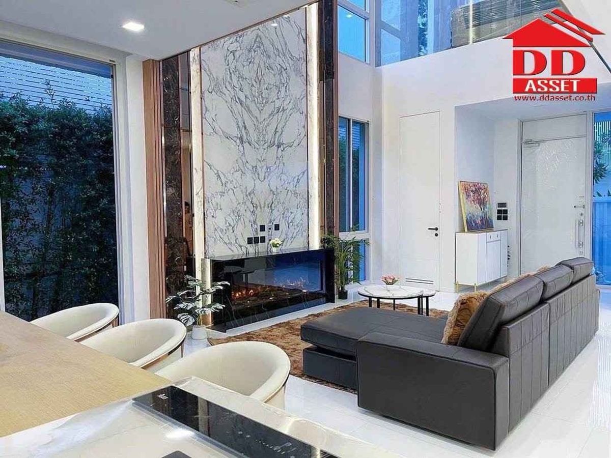 ให้เช่าบ้านเลียบทางด่วนรามอินทรา : For Rent บ้าน 3 ชั้น มีลิฟต์ โครงการ Vive เอกมัย รามอินทรา รหัส : H8179