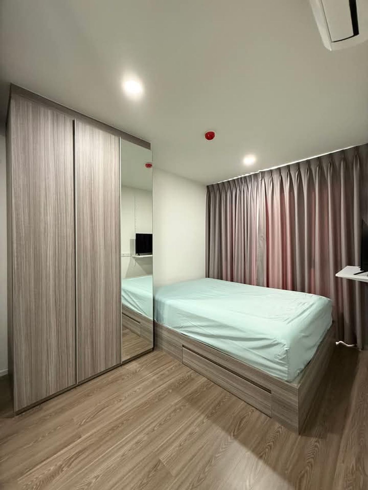 For RentCondoNawamin, Ramindra : Renting the Origin Ram Inthra 83 Station Livable Room on the 5th floor, opposite Sin Medical Hospital