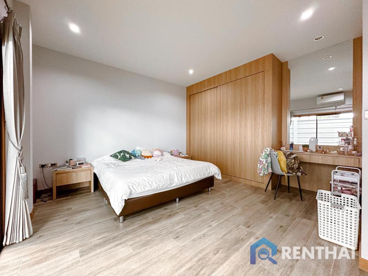 For SaleHousePattaya, Bangsaen, Chonburi : Single house with private swimming pool