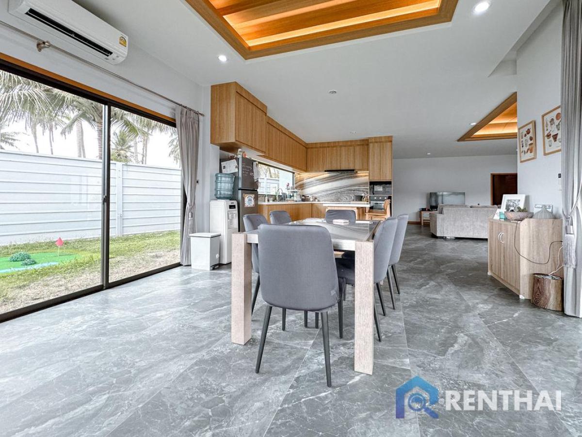 For SaleHousePattaya, Bangsaen, Chonburi : Single house with private swimming pool