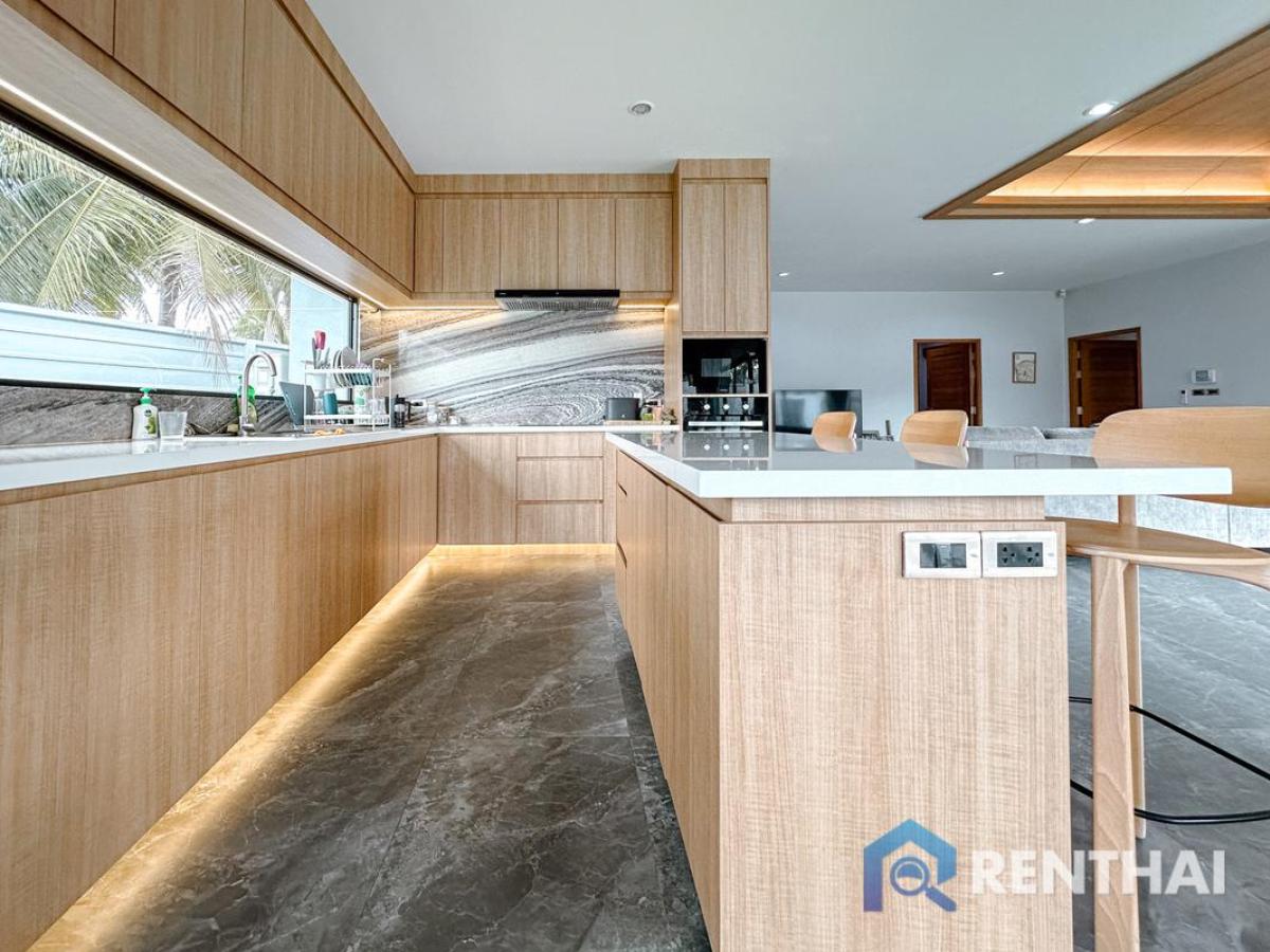 For SaleHousePattaya, Bangsaen, Chonburi : Single house with private swimming pool