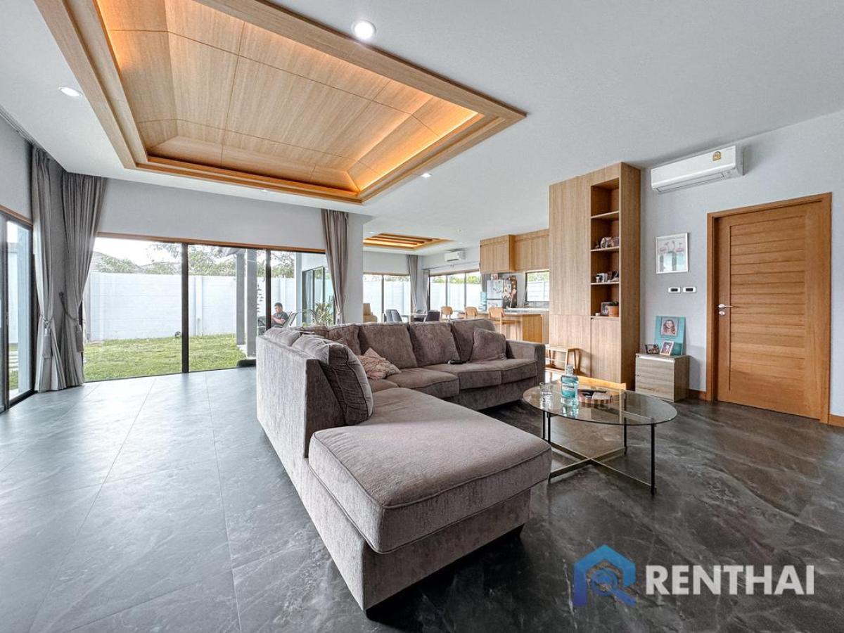 For SaleHousePattaya, Bangsaen, Chonburi : Single house with private swimming pool