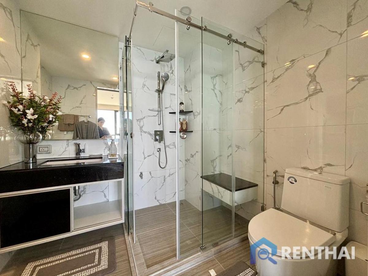 For SaleCondoPattaya, Bangsaen, Chonburi : High rise condominium on Pratamnak hill, located near the beach only 250 meters.