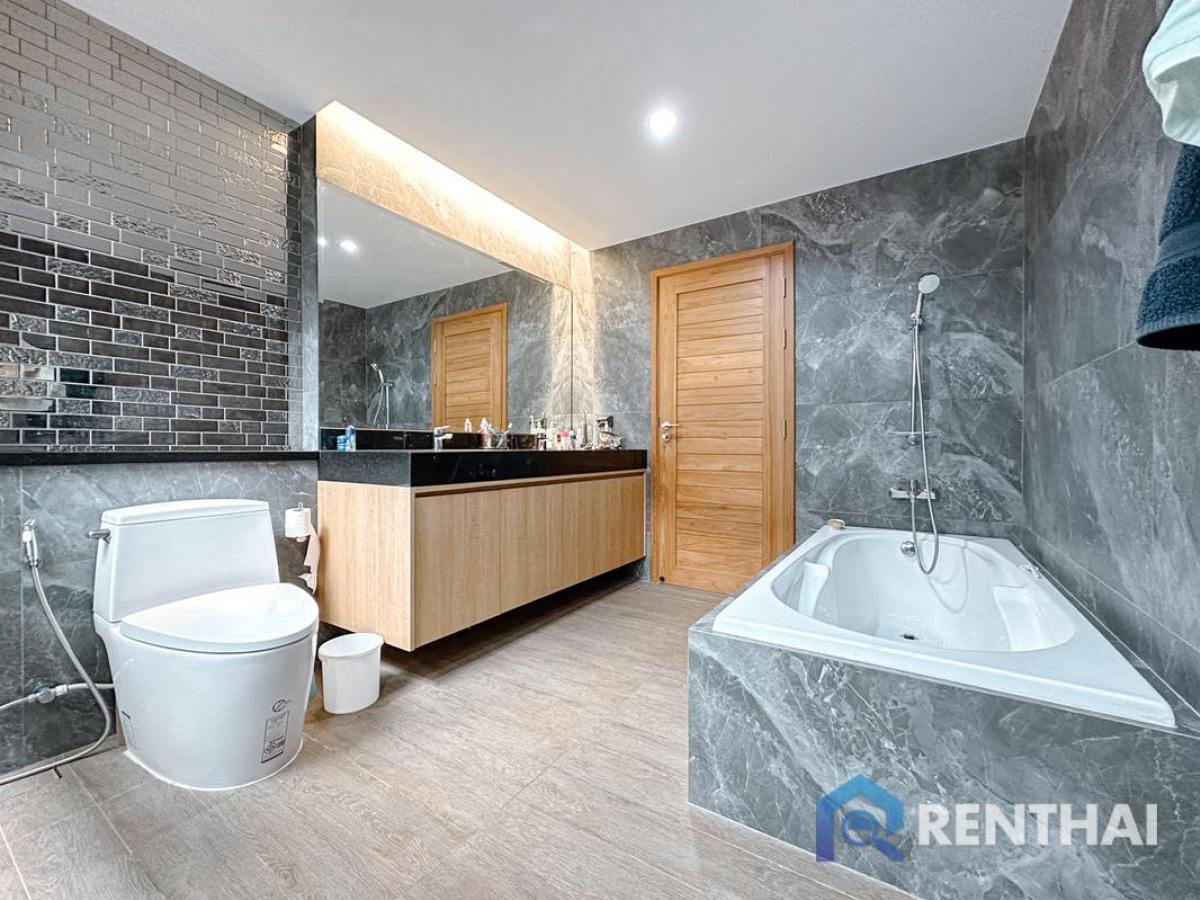 For SaleHousePattaya, Bangsaen, Chonburi : Single house with private swimming pool