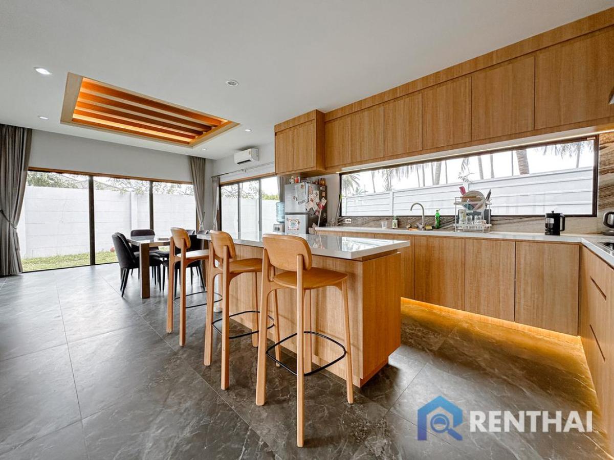 For SaleHousePattaya, Bangsaen, Chonburi : Single house with private swimming pool