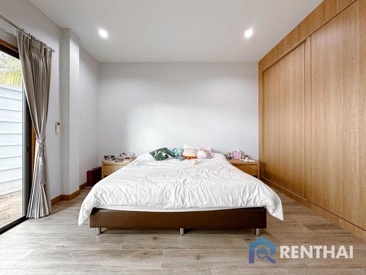 For SaleHousePattaya, Bangsaen, Chonburi : Single house with private swimming pool