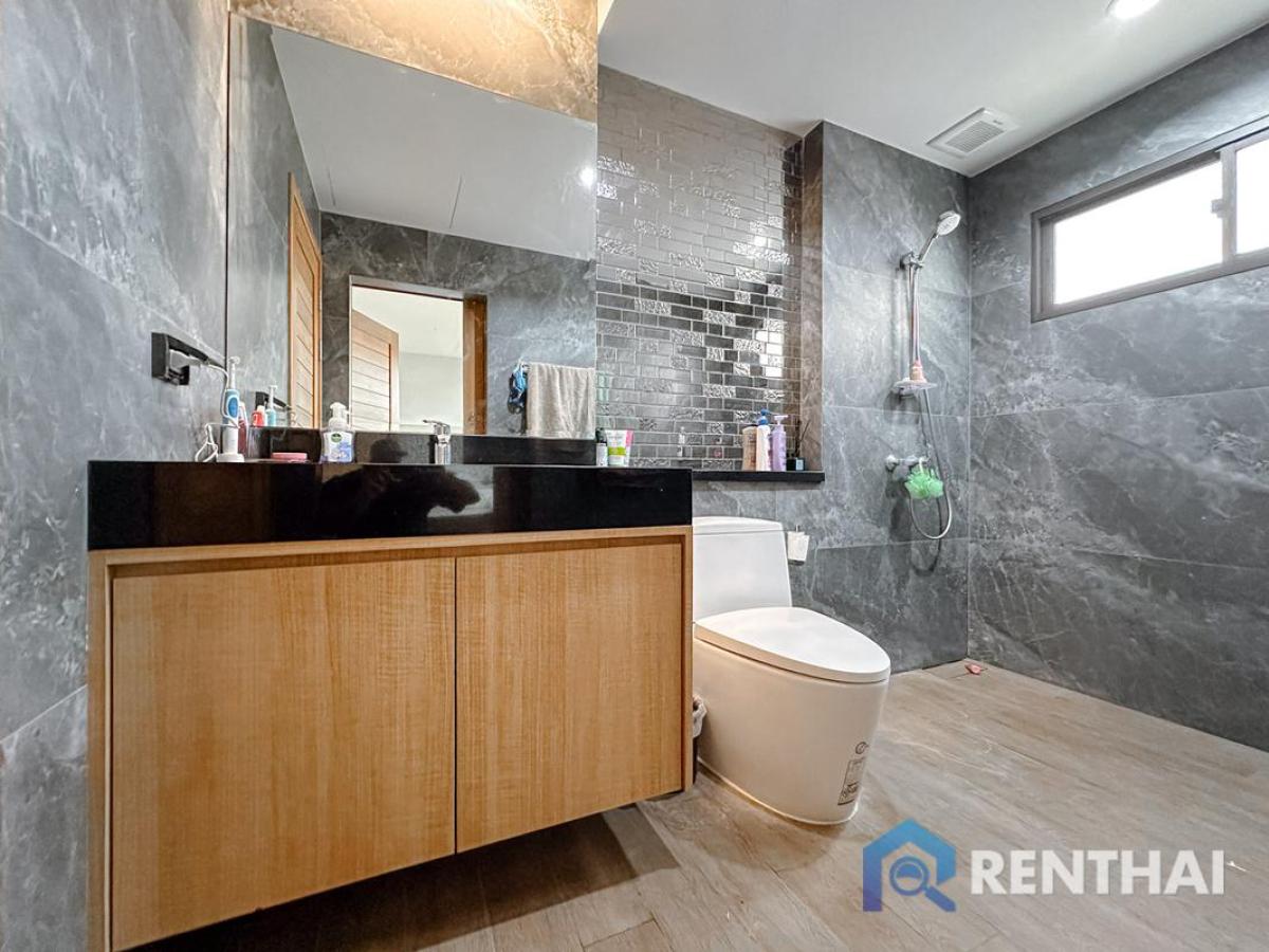 For SaleHousePattaya, Bangsaen, Chonburi : Single house with private swimming pool