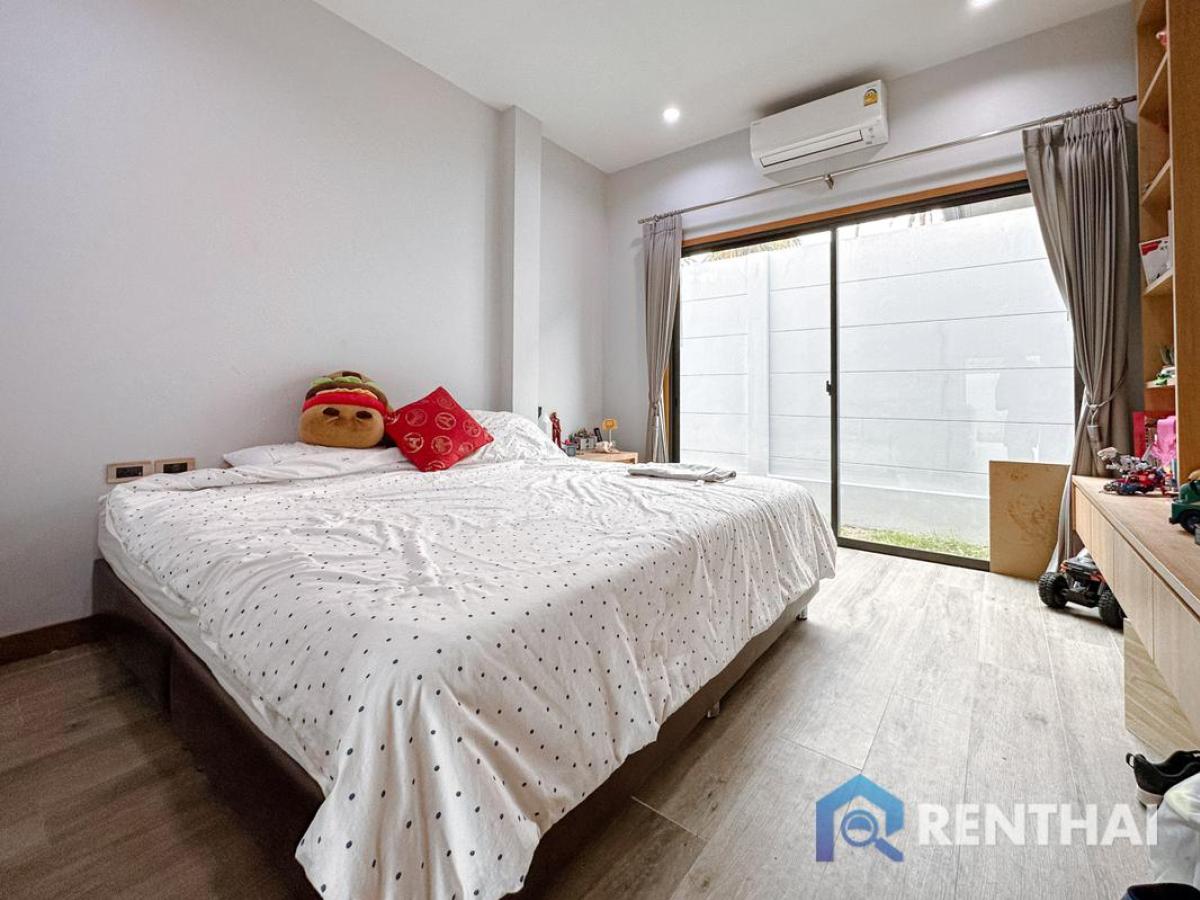 For SaleHousePattaya, Bangsaen, Chonburi : Single house with private swimming pool