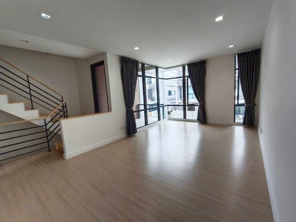 ให้เช่าทาวน์โฮมสมุทรปราการ สำโรง : Home Office for Rent at Plex Bangna Project