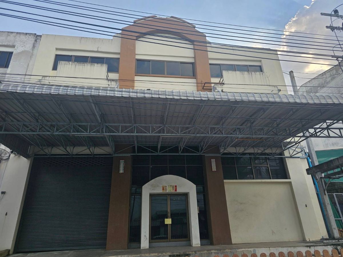 ขายโกดังสมุทรปราการ สำโรง : ขายโกดัง 3 ชั้น ขนาด 145 ตร.ว. ใกล้ถนนบางนา-ตราด กม.24 และนิคมอุตสาหกรรมบางพลี