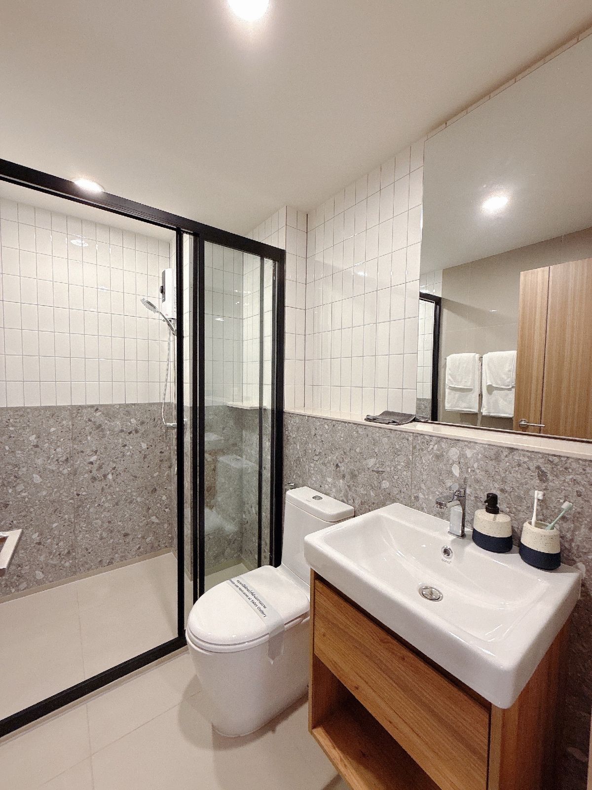 For SaleCondoLadprao, Central Ladprao : 𝐓𝐇𝐄 𝐋𝐈𝐍𝐄 𝐕𝐈𝐁𝐄 Easy installments 11,000/month, free down payment, no need to pay a single baht, ready to move in, money left, free 15 free gifts