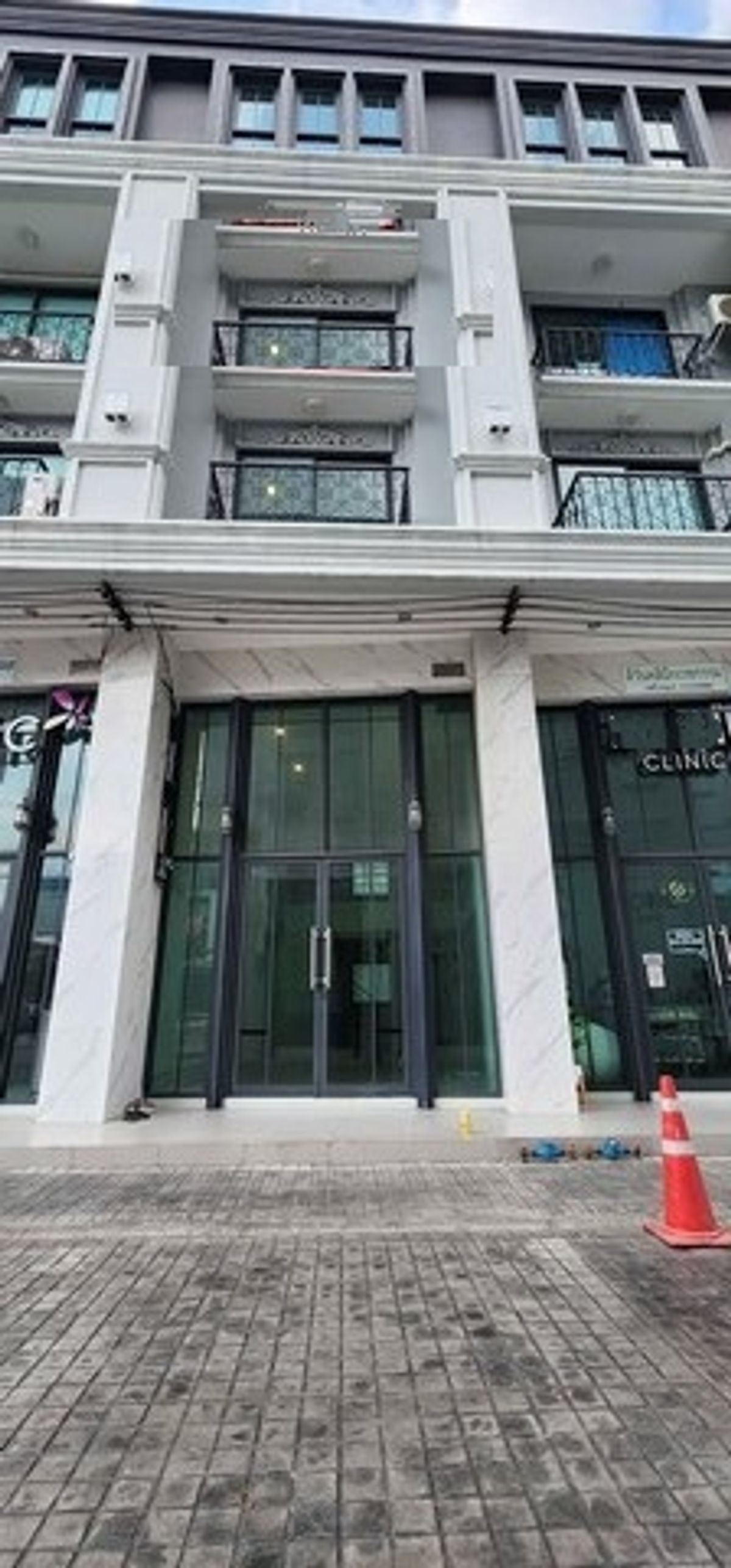 For RentTownhomeOnnut, Udomsuk : 45 -story home office for rent. There is a passenger lift. The Master At BTS On Nut 2 project, near Big C Extra Onnut Lotus’s Sukhumvit 50, near BTS Sri Nuch and near the On Nut BTS.