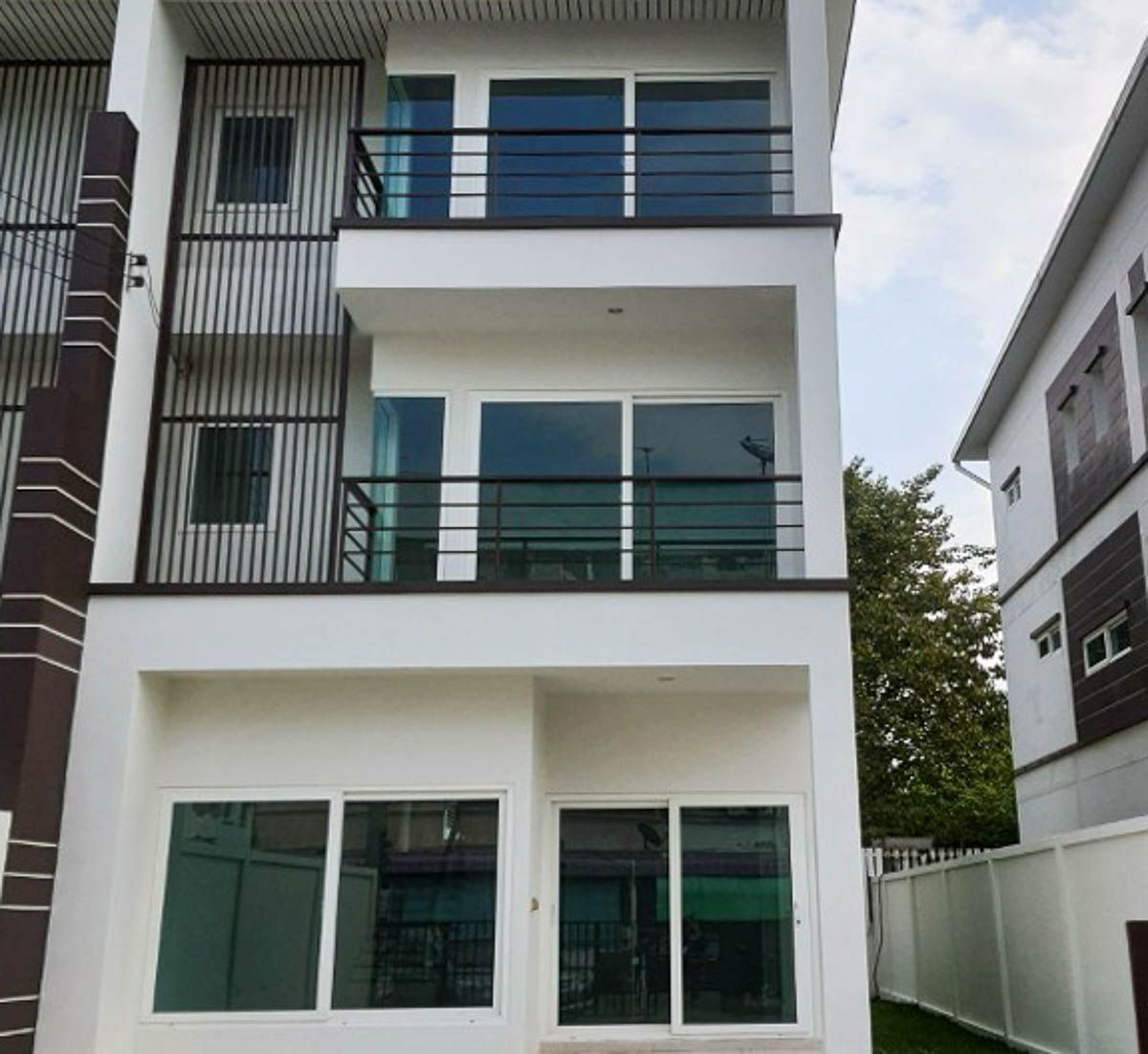 For SaleHome OfficeKaset Nawamin,Ladplakao : Home Office for Sale Sukhonthasawat 16, 2 bedroom 44 sqw 189 sqm Near Satriwitthaya 2, Kaset Nawamin, Pradit Manudharm, Nak Niwat, Ladprao : EL25S-001