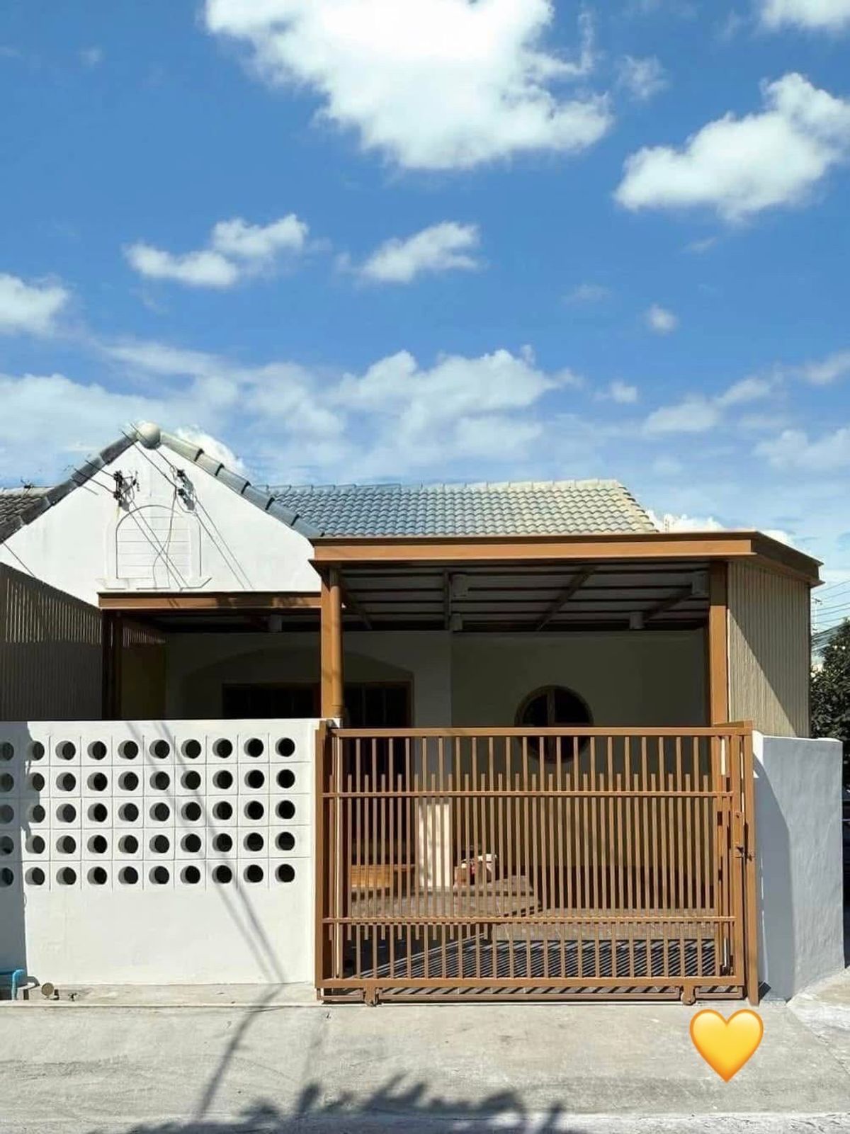 ขายทาวน์โฮมนวมินทร์ รามอินทรา : 🏡 ขายบ้านทาวน์โฮมชั้นเดียว หลังมุม รีโนเวทใหม่ทั้งหลัง  Minimal Muji Style ตกแต่งสวย ใช้วัสดุพรีเมียม พร้อมเข้าอยู่! 📍 ซอยนวมินทร์ 111 แยก 3  🔥 ลดราคาเหลือเพียง 2,590,000 บาท 🔥          จาก 2.99 ลบ. คุ้มสุดในทำเลนี้!