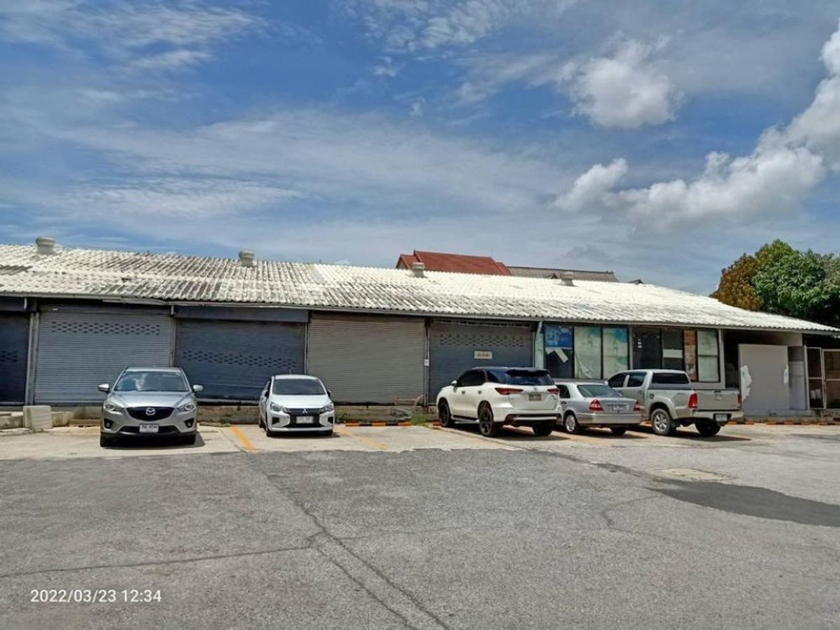 For RentWarehouseSaraburi : Valuen Adisorn Hospital 1.1 km. Techniques Saraburi 1.2 km. Rent a warehouse after the corner of 272 sq.w., Unity, Super 1,082 sq.m. next to Phahonyothin Road 1-15.