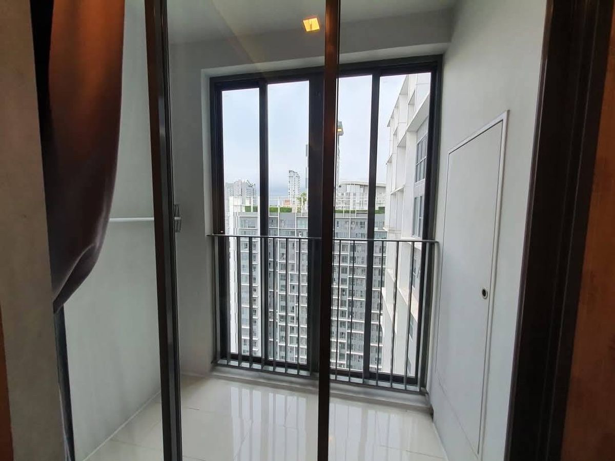 For SaleCondoOnnut, Udomsuk : 🔥 Urgent, the owner sells half a million 📍 Iodio Sukhumvit 81 Building B Duplex 2 Floor 1 Bedroom 1 Bathroom 24 can access both Floor 24-25, Park 2 vehicles 👉 Rent 19,000-23,000/👉 Sell 5.49 million, including transfer