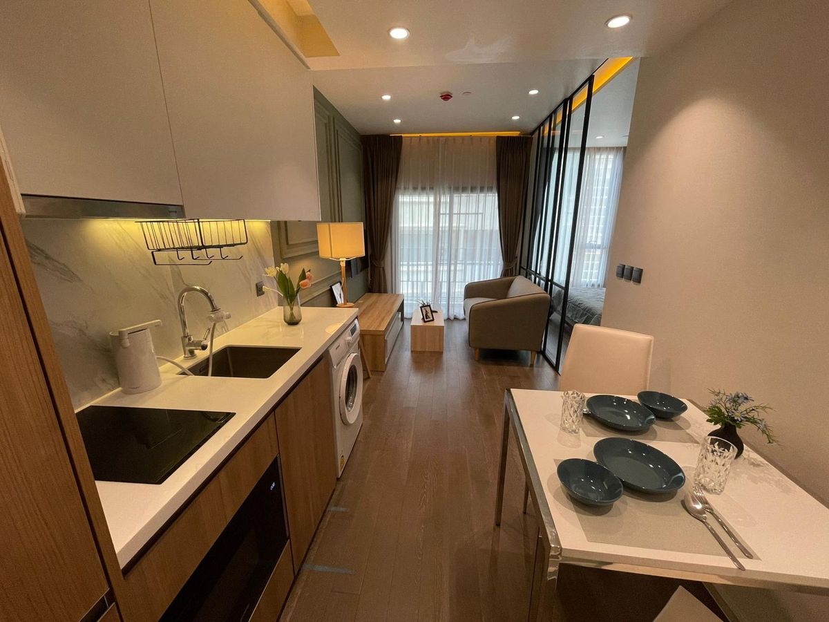 ขายคอนโดสุขุมวิท อโศก ทองหล่อ : A luxury condo one bedroom Asoke area Muniq Sukumvit 23 sell 