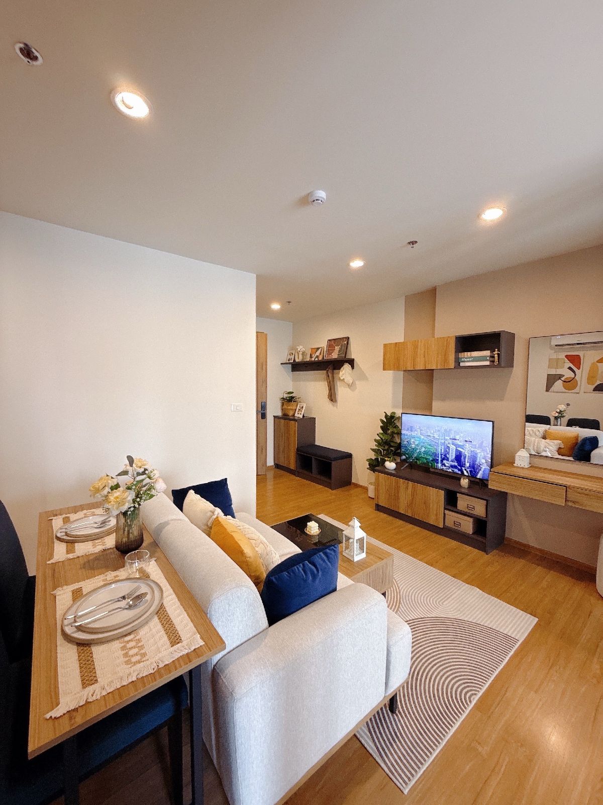 For SaleCondoLadprao, Central Ladprao : 𝐓𝐇𝐄 𝐋𝐈𝐍𝐄 𝐕𝐈𝐁𝐄 Easy installments 11,000/month, free down payment, no need to pay a single baht, ready to move in, money left, free 15 free gifts