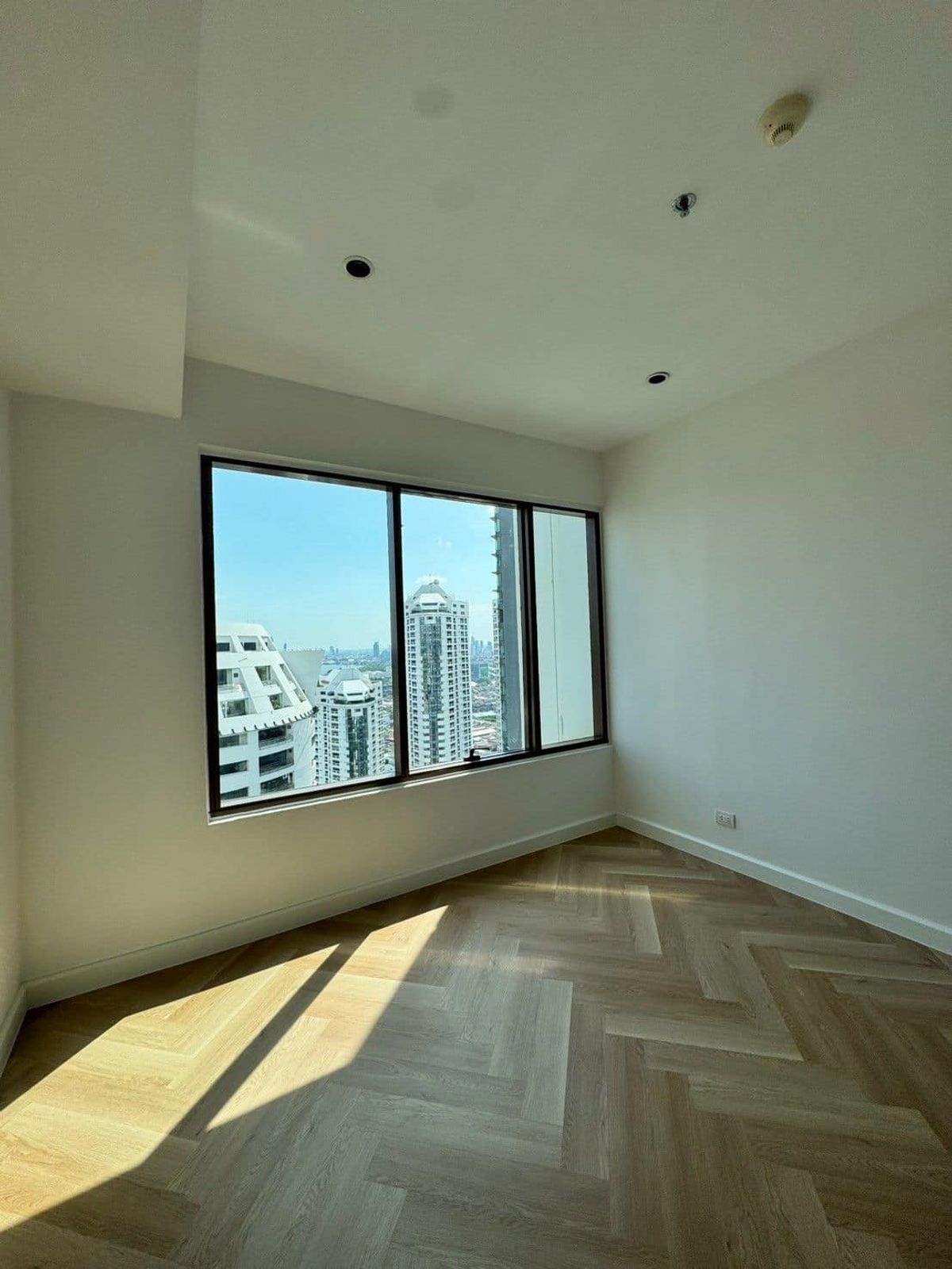 For SaleCondoSukhumvit, Asoke, Thonglor : The Emporio Place Condo, beautiful room, ready -made furniture