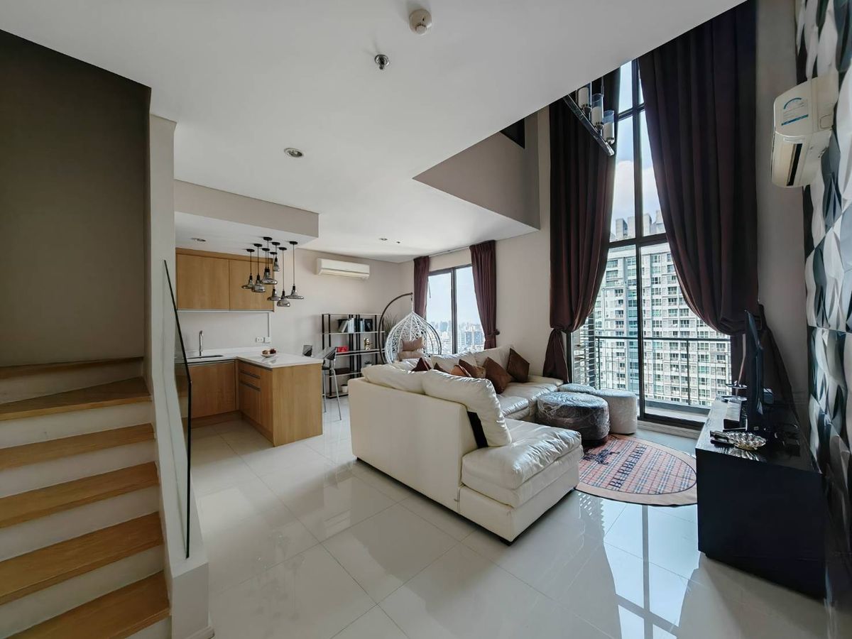 ให้เช่าคอนโดพระราม 9 เพชรบุรีตัดใหม่ RCA : Duplex Penthouse ระเบียงทิศใต้: รับลมเย็นสบาย วิวสวยไม่มีเบื่อ ชั้น 37-38 ห้องมุม