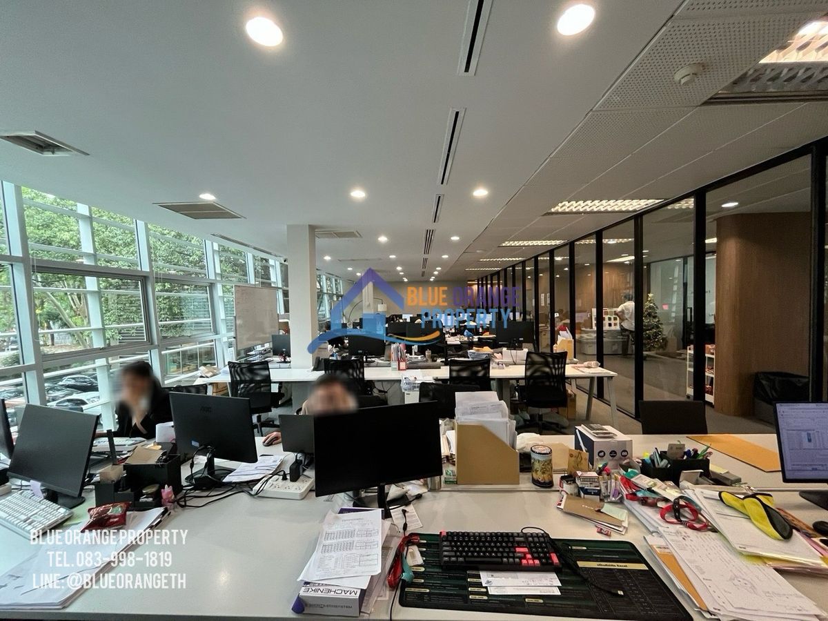 For RentOfficeSukhumvit, Asoke, Thonglor : For rent with an Ekkamai Ferman can work 24 hours. Free central fees.