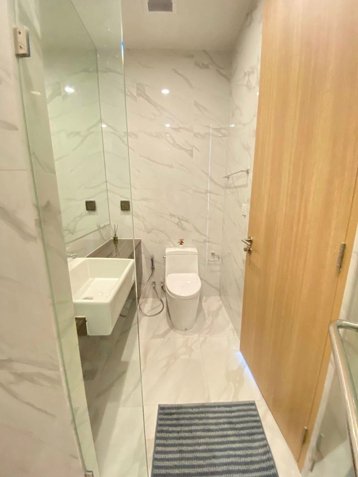 ให้เช่าคอนโดสุขุมวิท อโศก ทองหล่อ : คอนโด Noble BE19 ห้องสวย เฟอร์นิเจอร์ครบ พร้อมเช่าอยู่