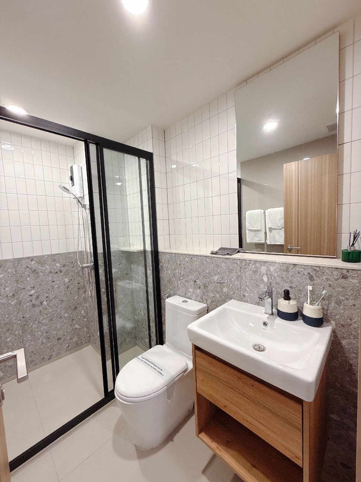 For SaleCondoLadprao, Central Ladprao : 𝐓𝐇𝐄 𝐋𝐈𝐍𝐄 𝐕𝐈𝐁𝐄 Easy installments 11,000/month, free down payment, no need to pay a single baht, ready to move in, money left, free 15 free gifts