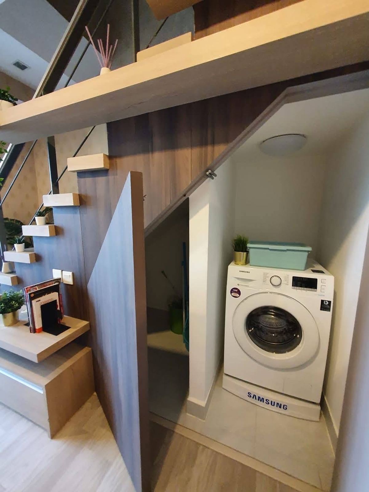 For SaleCondoOnnut, Udomsuk : 🔥 Urgent, the owner sells half a million 📍 Iodio Sukhumvit 81 Building B Duplex 2 Floor 1 Bedroom 1 Bathroom 24 can access both Floor 24-25, Park 2 vehicles 👉 Rent 19,000-23,000/👉 Sell 5.49 million, including transfer