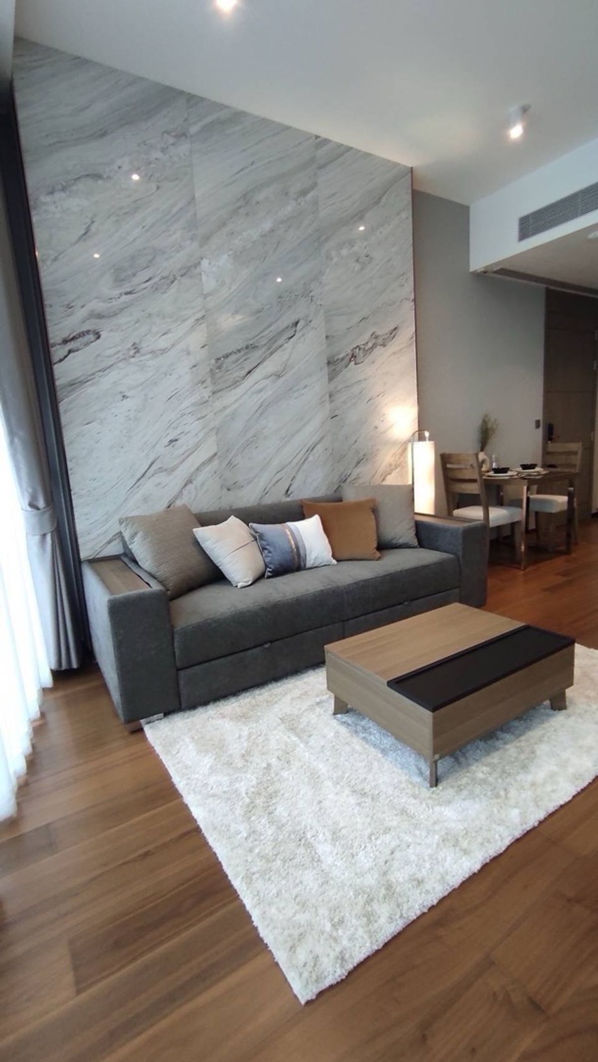 ขายคอนโดสุขุมวิท อโศก ทองหล่อ : 📢👇Sell with tenant til Feb 26, one of the most sought-after locations in The Emdistrict area, great for living or investing, fully furnished