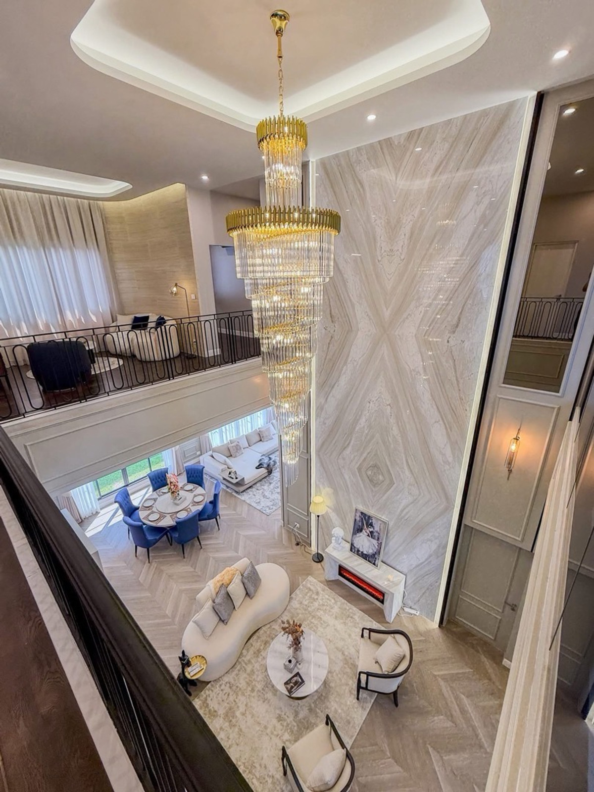 บ้านพัฒนาการ ศรีนครินทร์ : บ้านหรู เดินทางสะดวก ใกล้ทางขึ้น-ลงทางด่วนศรีรัช ใกล้โรงเรียนนานาชาติหลายแห่ง