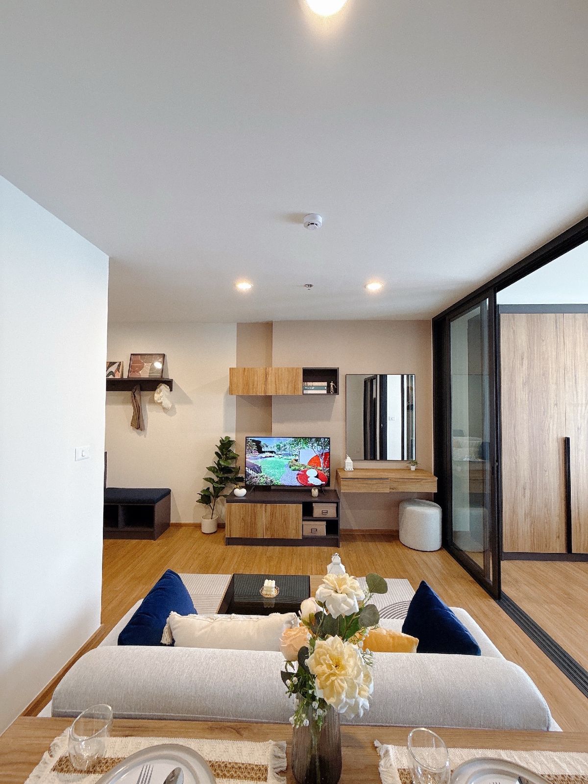 For SaleCondoLadprao, Central Ladprao : 𝐓𝐇𝐄 𝐋𝐈𝐍𝐄 𝐕𝐈𝐁𝐄 Easy installments 11,000/month, free down payment, no need to pay a single baht, ready to move in, money left, free 15 free gifts