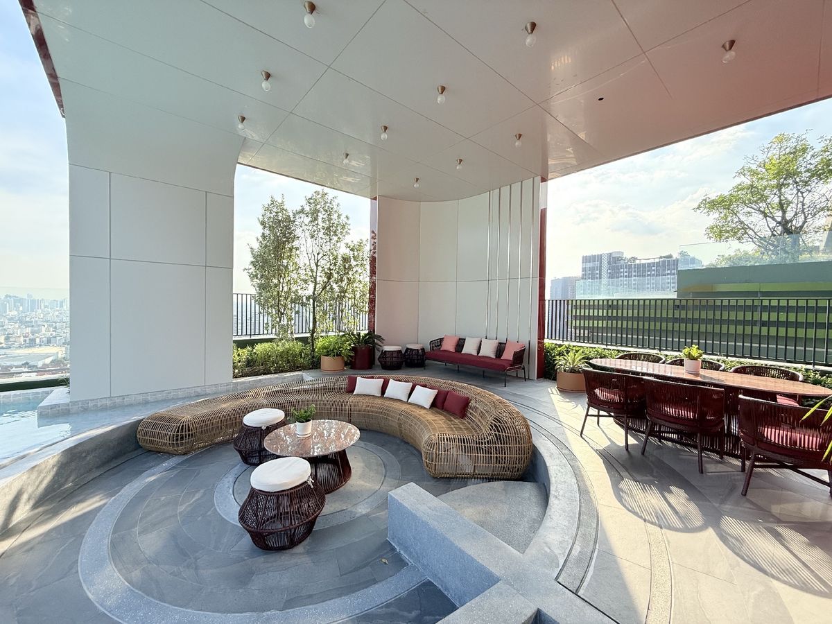 For SaleCondoLadprao, Central Ladprao : 𝐓𝐇𝐄 𝐋𝐈𝐍𝐄 𝐕𝐈𝐁𝐄 Easy installments 11,000/month, free down payment, no need to pay a single baht, ready to move in, money left, free 15 free gifts