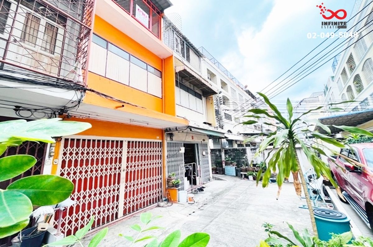 For SaleShop HouseSilom, Saladaeng, Bangrak : 3rd floor commercial building for sale, 13 square meters, Soi Sahait, near MRT Hua Lamphong