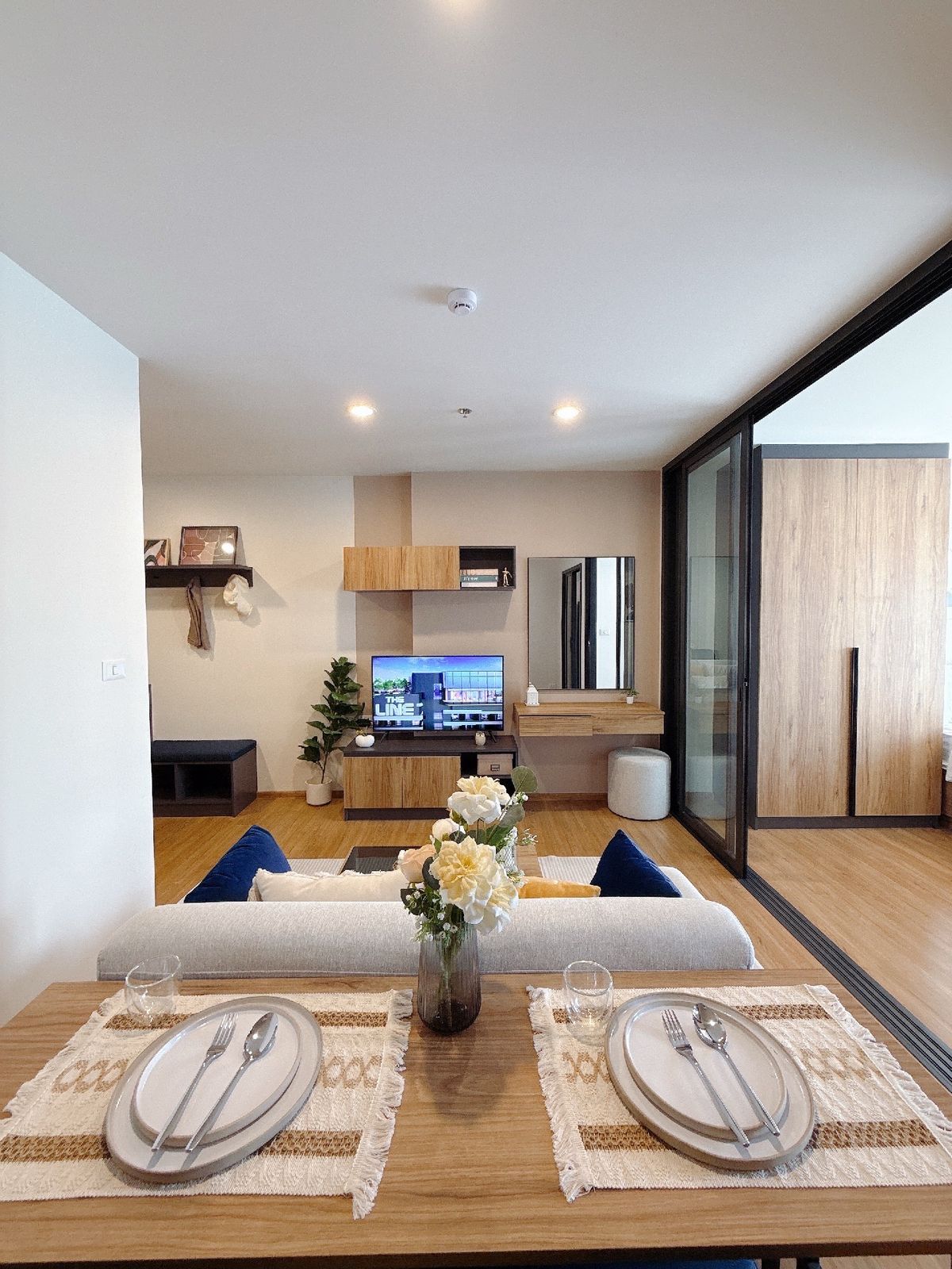 For SaleCondoLadprao, Central Ladprao : 𝐓𝐇𝐄 𝐋𝐈𝐍𝐄 𝐕𝐈𝐁𝐄 Easy installments 11,000/month, free down payment, no need to pay a single baht, ready to move in, money left, free 15 free gifts