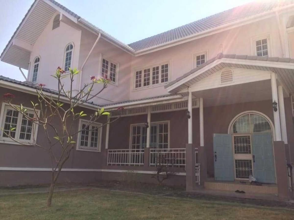 ให้เช่าบ้านสุขุมวิท อโศก ทองหล่อ : LTH12039 – House FOR RENT at Mueang Thong 4 Village Size 149 sqw. 297 sqm. 4 beds 3 baths Near BTS Punnawithi Station ONLY 100K/Month