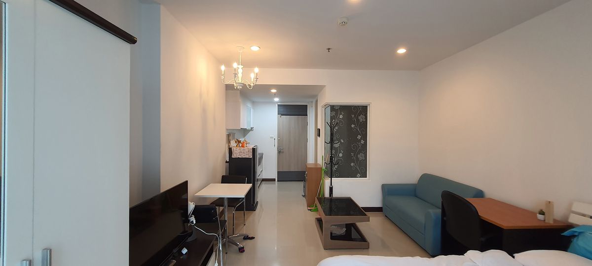 CondoRama9, Petchburi, RCA : The owner sells Supalai Premier Asoke, 8th floor as the swimming pool. The air is very good.