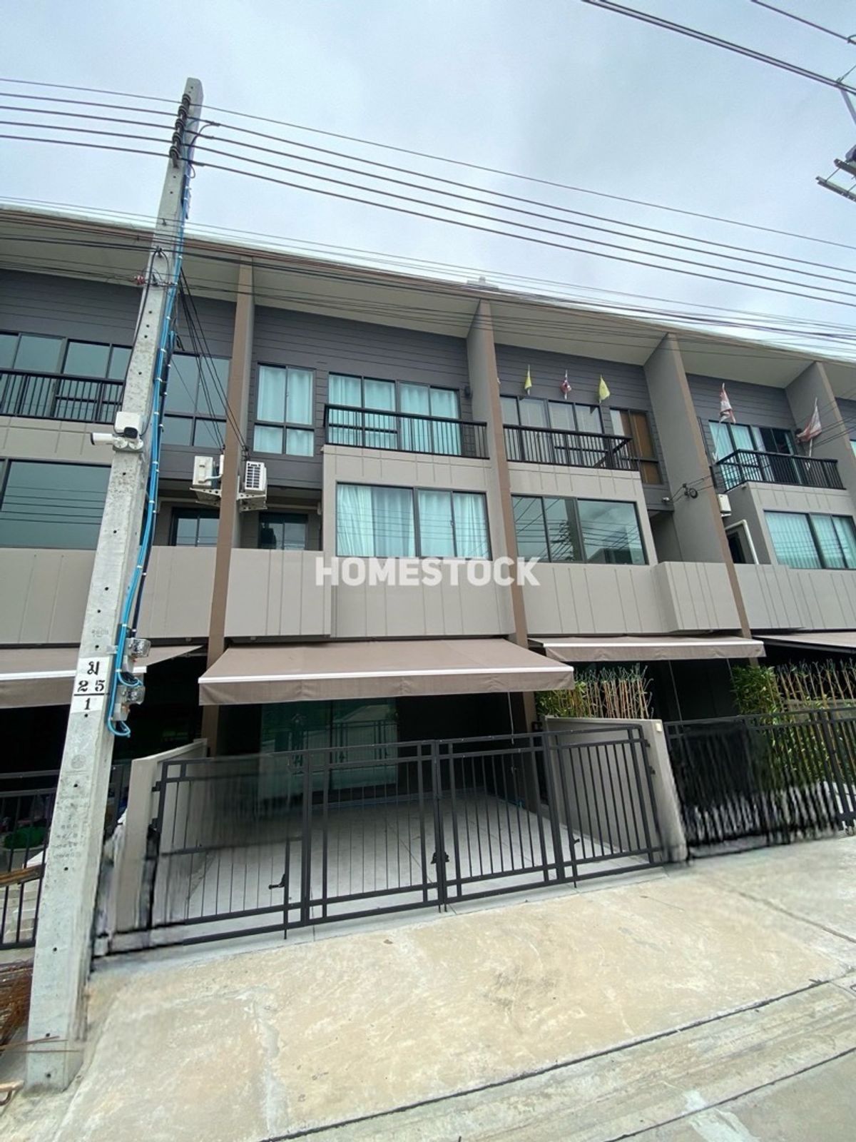 ให้เช่าทาวน์โฮมนวมินทร์ รามอินทรา : 25,000.- ทาวน์โฮม 3 ชั้น พร้อมเฟอร์ครบ บ้านกลางเมือง รามอินทรา 83 สเตชั่น ใกล้รถไฟฟ้า ใกล้แฟชั่นไอส์แลนด์ พรอมานาด สนามกอล์ฟปัญญาอินทรา