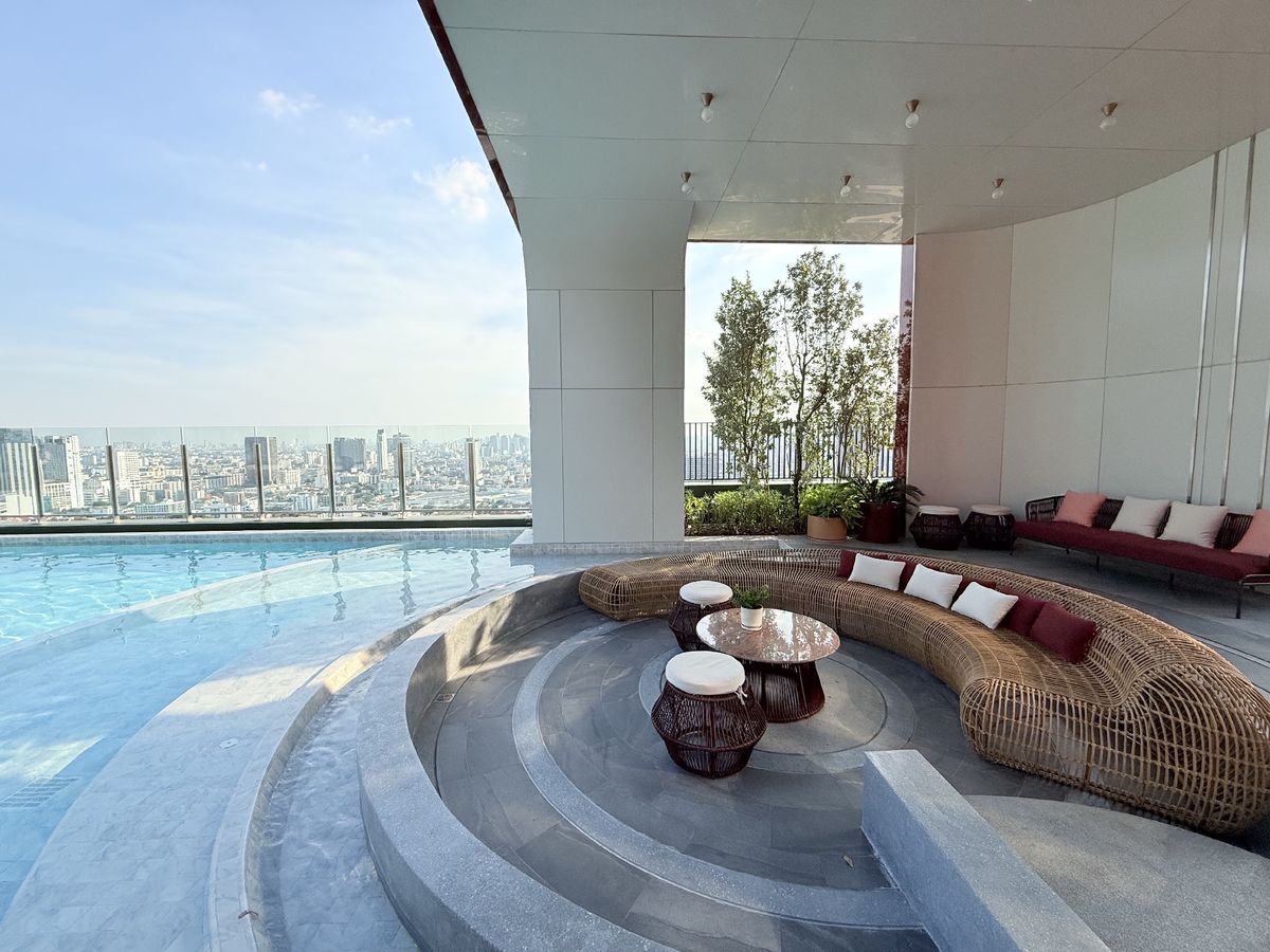 For SaleCondoLadprao, Central Ladprao : 𝐓𝐇𝐄 𝐋𝐈𝐍𝐄 𝐕𝐈𝐁𝐄 Easy installments 11,000/month, free down payment, no need to pay a single baht, ready to move in, money left, free 15 free gifts